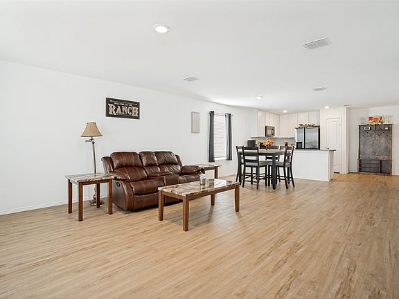 4th image of 310 Mahogany Ln