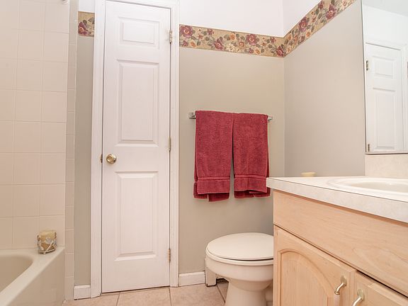 5th image of 43 Kirby Ln