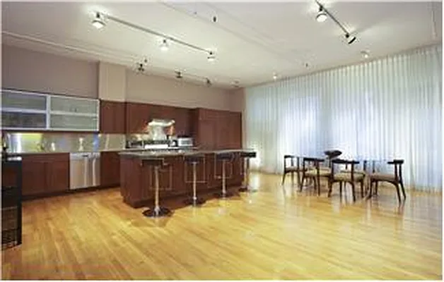 Rented by Mark David | media 13