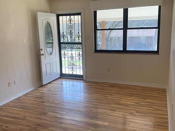 4th image of 821 Goldfinch Ave