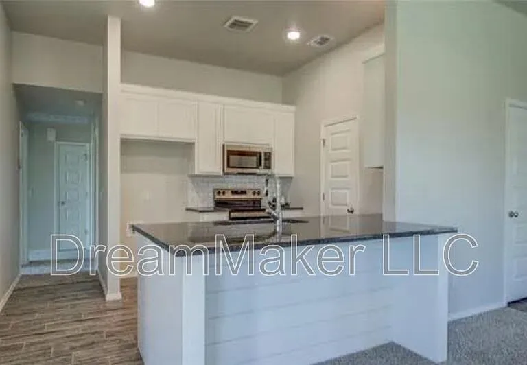 2401 S 28th Ter — Photo 13