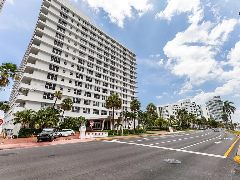 4747 Collins Ave #709 — Photo 28