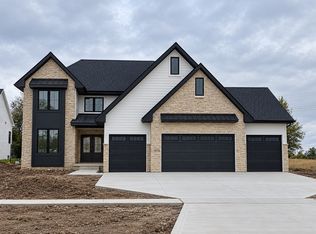 1472 S 81st St, West Des Moines, IA 50266