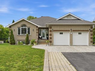 16 Richelieu St, Russell, ON K0A 1W0