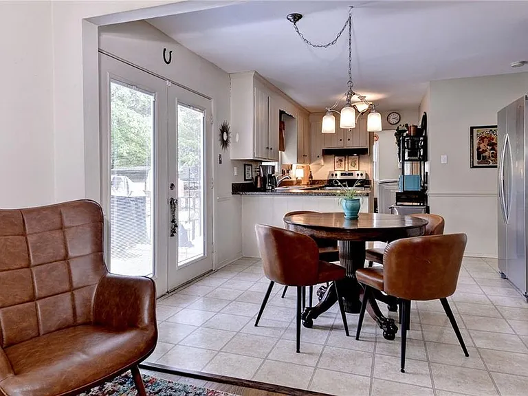 2525 Lauderdale Dr — Photo 4