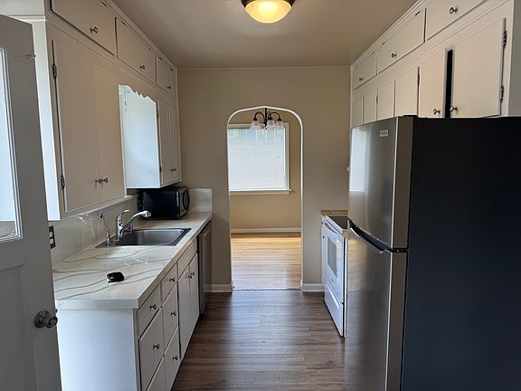 5th image of 4605 Hoyt Ave