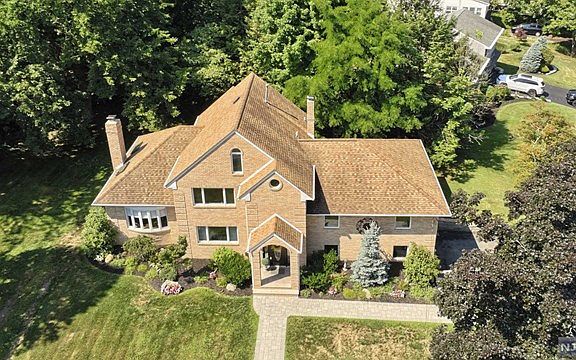 3rd image of 121 Green Knolls Dr