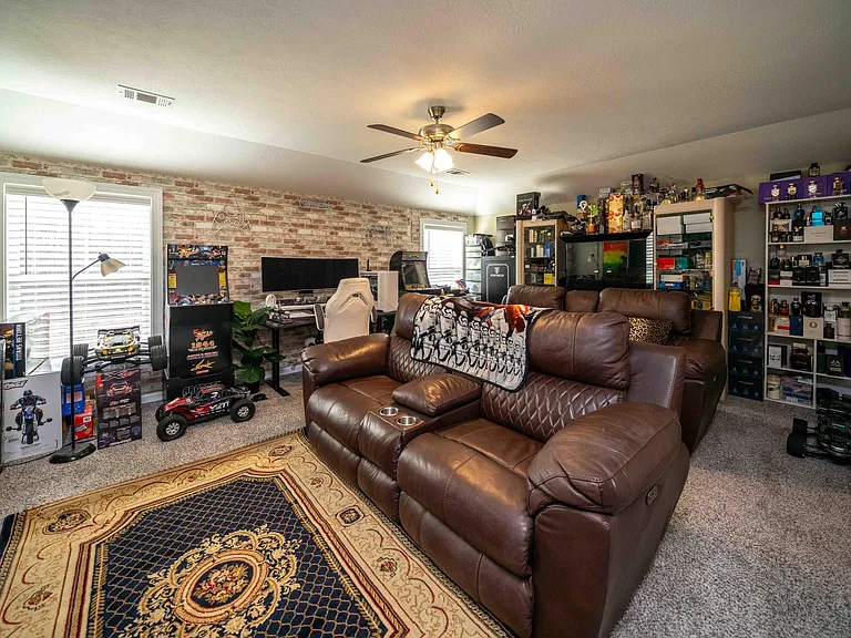 253 Prominence Dr — Photo 17