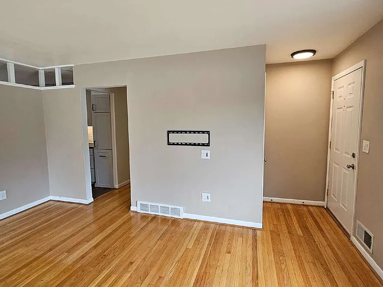 31400 Lyons Cir W — Photo 16