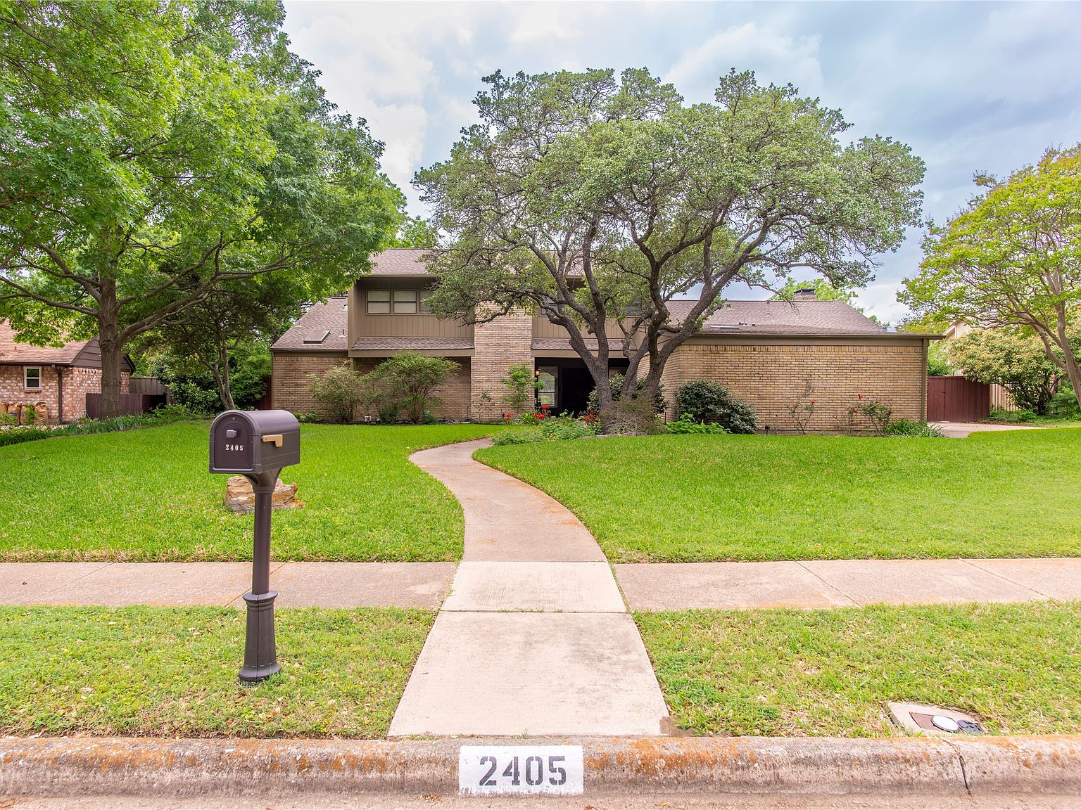 2405 Springpark Way