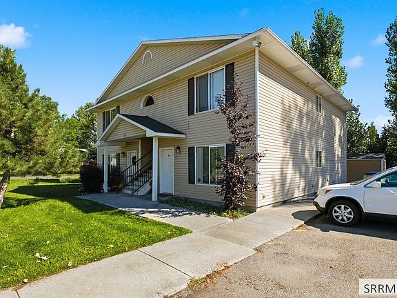 2nd image of 885 Andrews Pl