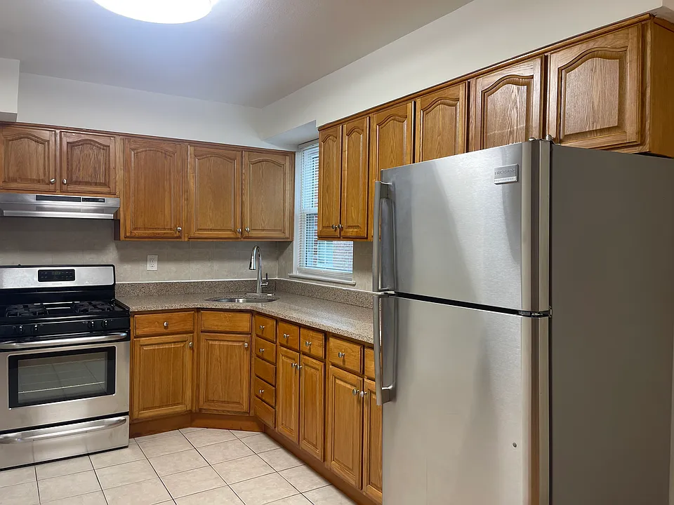 14911 Roosevelt Ave #2