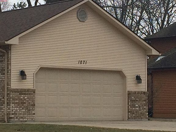 2nd image of 1071 Troon