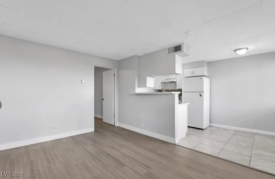 1 bed, 1.0 bath, 4570 sqft, $850 — Photo 2