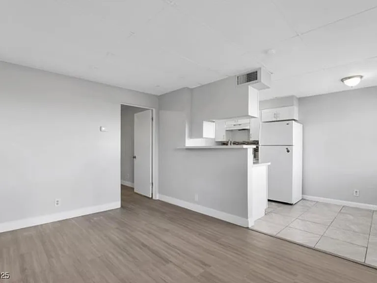 239 W Cleveland Ave #6 — Photo 2