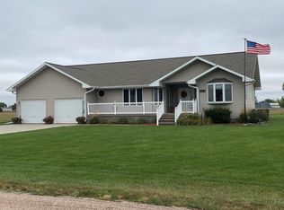 9505 S Banner Ave, Roseland, NE 68973