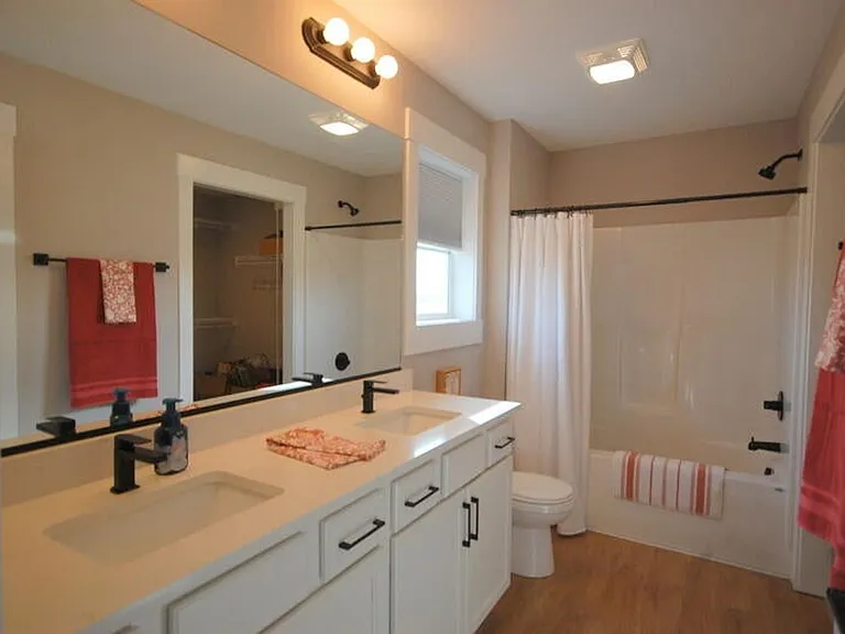 1218 S Linn St — Photo 17