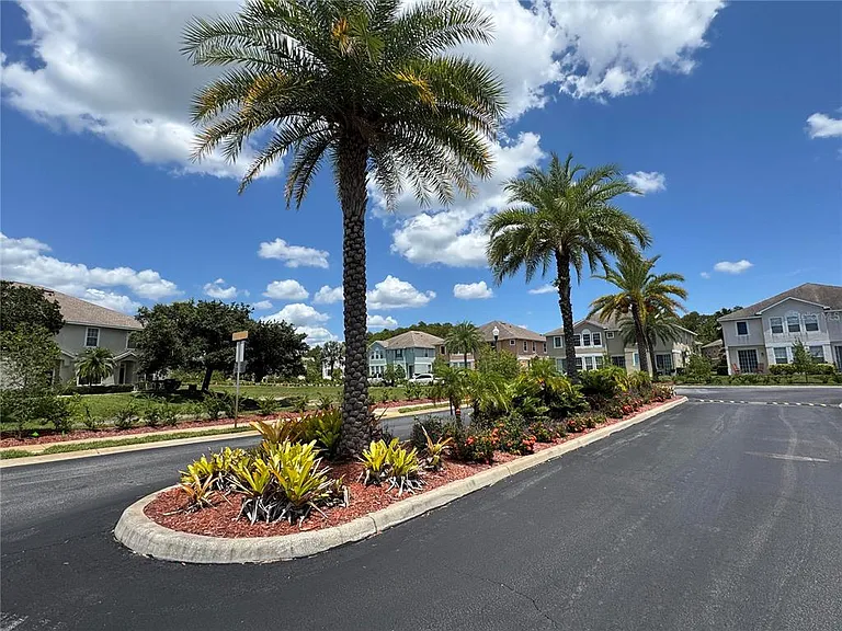 8503 Shallow Creek Ct — Photo 16