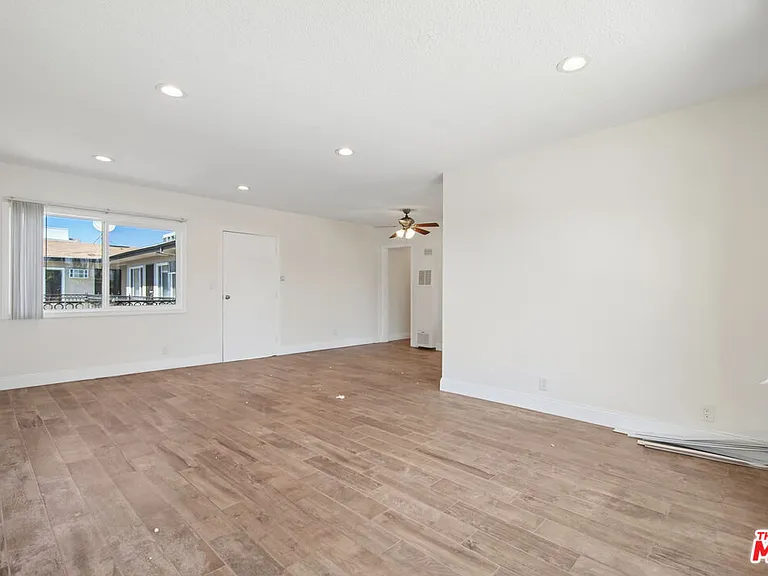 7209 Willoughby Ave #16 — Photo 2
