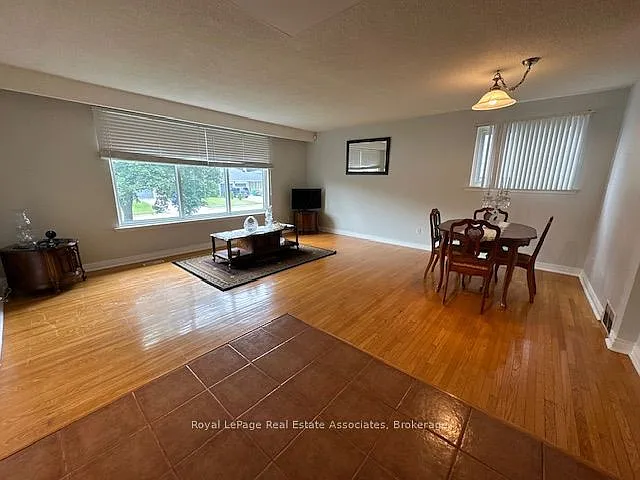 13 Edwin Dr — Photo 3