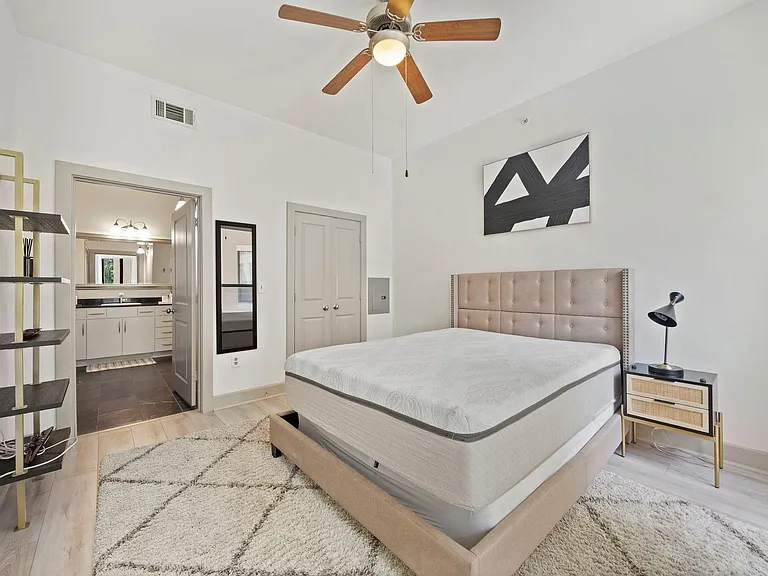 1901 Post Oak Blvd #2504 — Photo 10