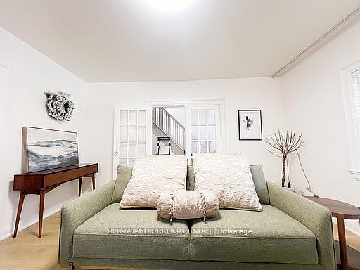 3rd image of 299 Robina Ave