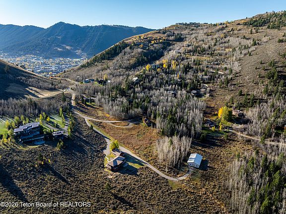 5th image of 515 Saddle Butte Way