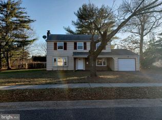 28 Sterling Ln, Willingboro, NJ 08046