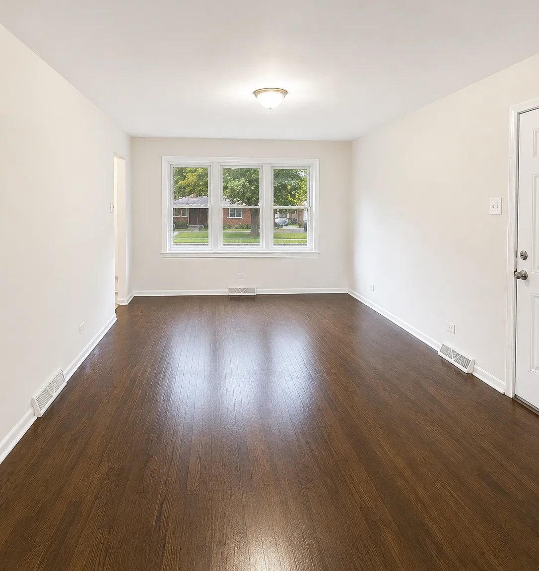 4 bed, $2,700 — Photo 2