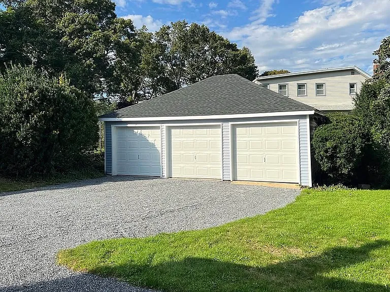 127 N Country Rd — Photo 2