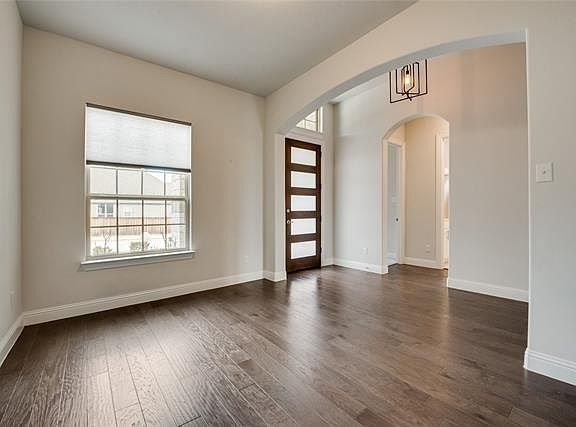 5th image of 400 Headwaters Dr