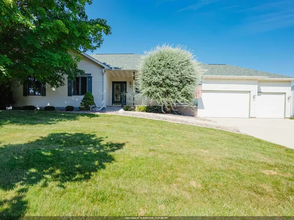 8 Hampton Ct, Fond Du Lac, WI 54935