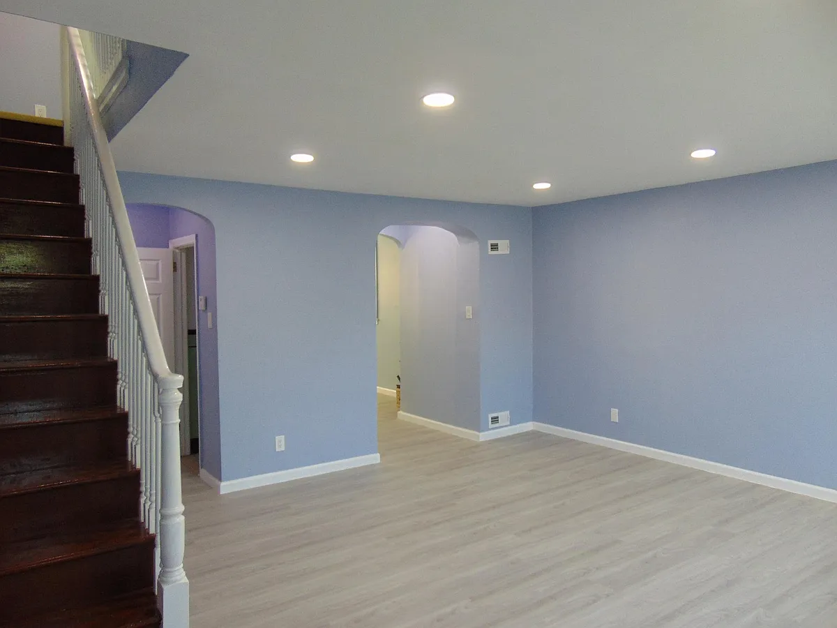 Building Photo - 7666 Woodbine Ave
