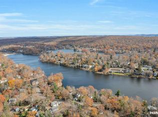39 Delaware Rd W, Hewitt, NJ 07421