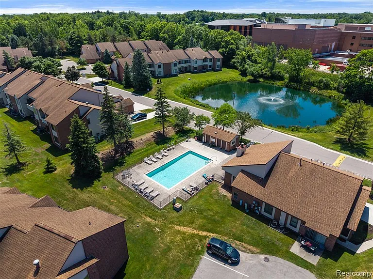 6680 Ridgefield Cir — Photo 45