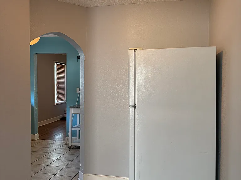 1348 S Florence Ave — Photo 15