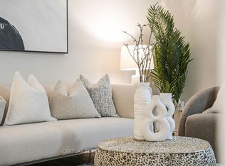 921 Midland Ave #101, Toronto, ON M1K4G2