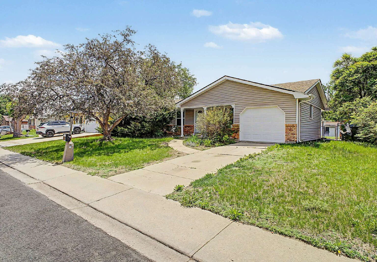 4 bed, 2.0 bath, 1920 sqft, $2,525 — Photo 3