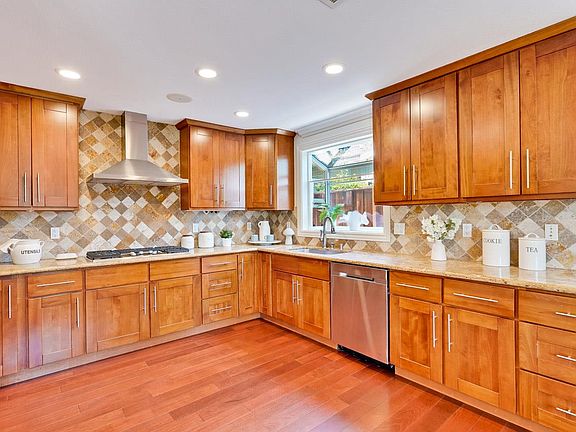 3rd image of 10531 Madera Dr
