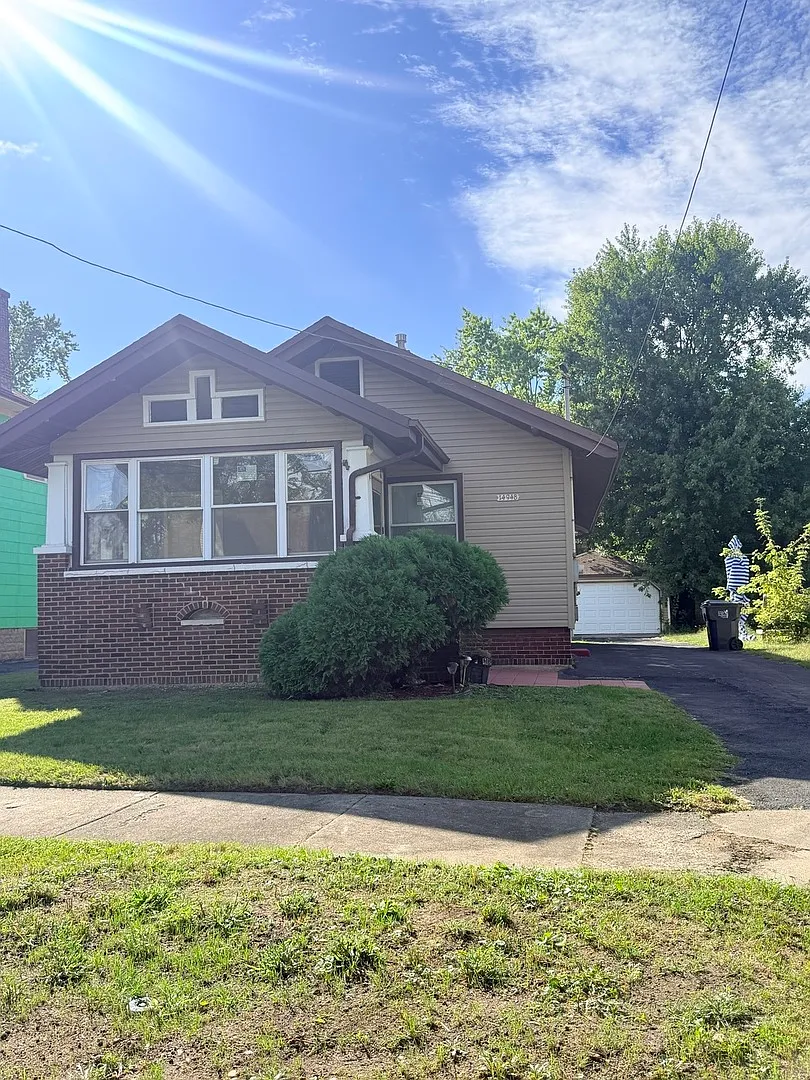 3 bed, 1400 sqft, $2,000 — Photo 2