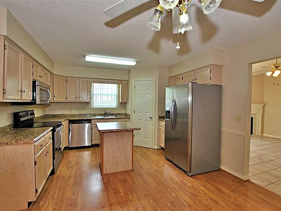 4th image of 1411 Little Creek Dr