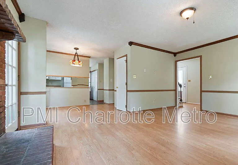 11241 Kingfisher Dr — Photo 4