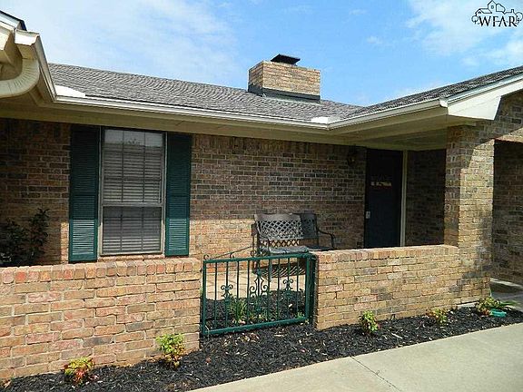 3rd image of 1718 Meadowcliff Dr