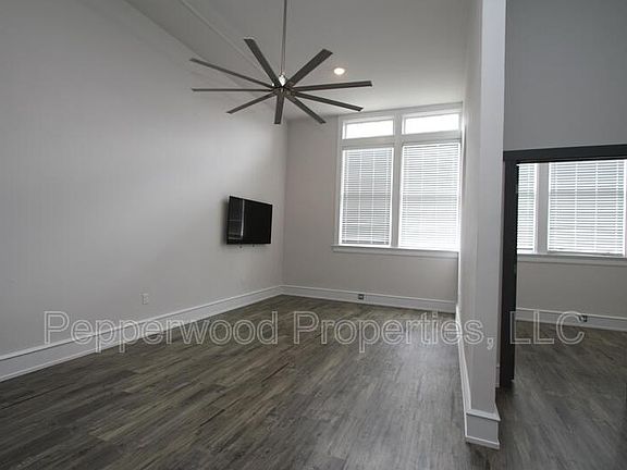 3rd image of 600 Magnolia St APT 103