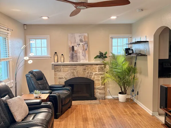5513 Old Middleton Rd, Madison, WI 53705