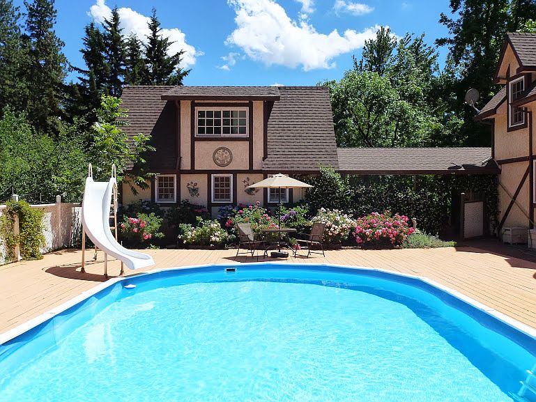Detached pool house