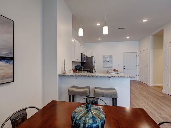 30 Veterans Memorial Pkwy #206