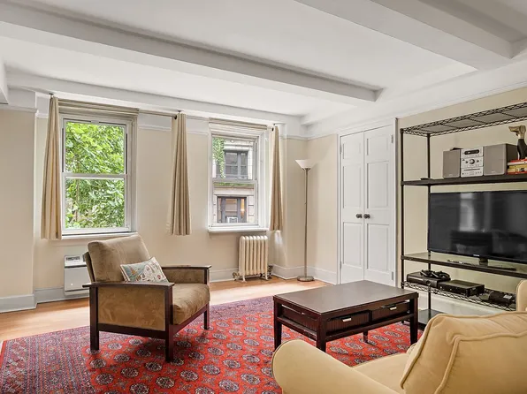 155 E 49th St #2B, New York, NY 10017