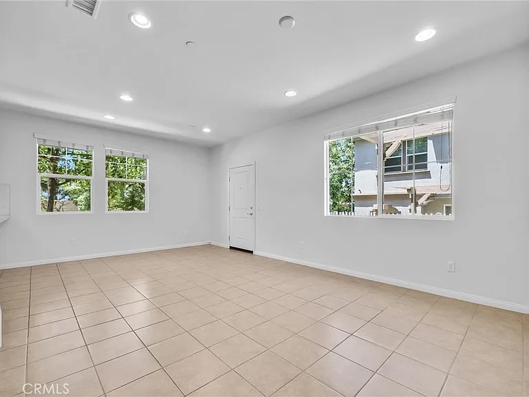 311 N Edenfield Ave — Photo 7