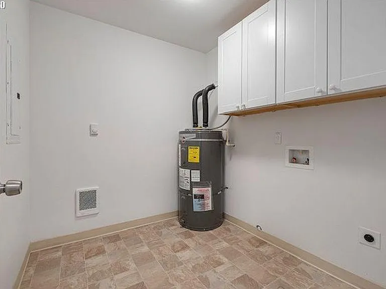 2323 Cedar St #B — Photo 8